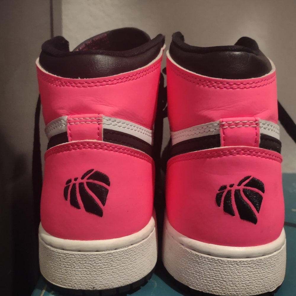 2017 Nike Jordan 1 Valentine's Day (GS) 5Y